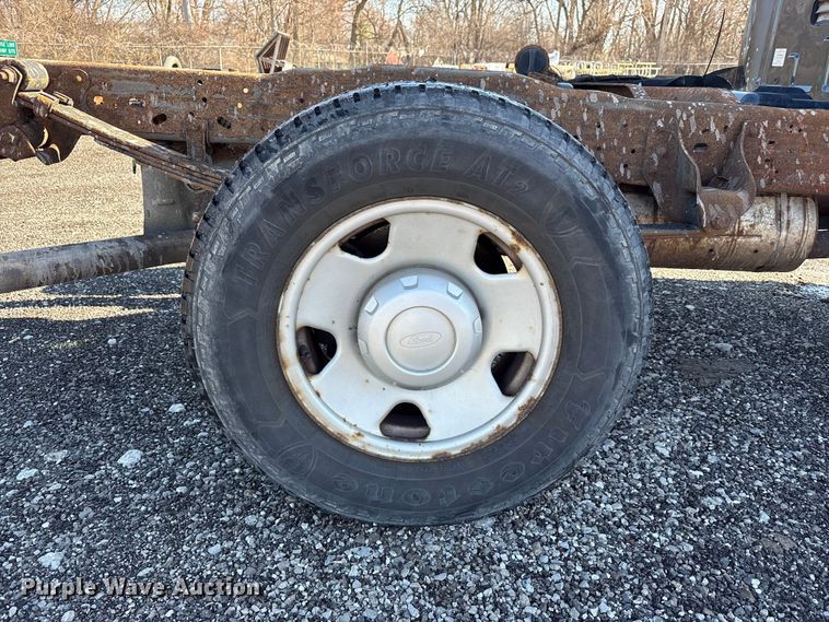 image for item FK1255 2006 Ford F250 Super Duty XL pickup truck cab and chassis