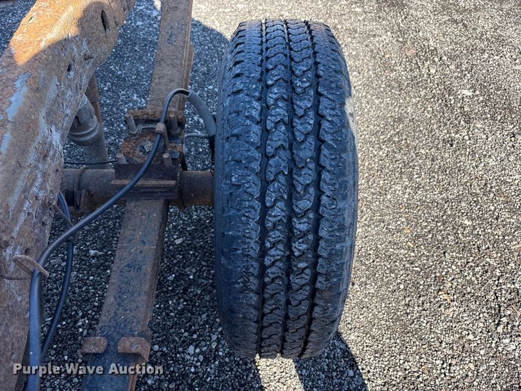 image for item FK1255 2006 Ford F250 Super Duty XL pickup truck cab and chassis