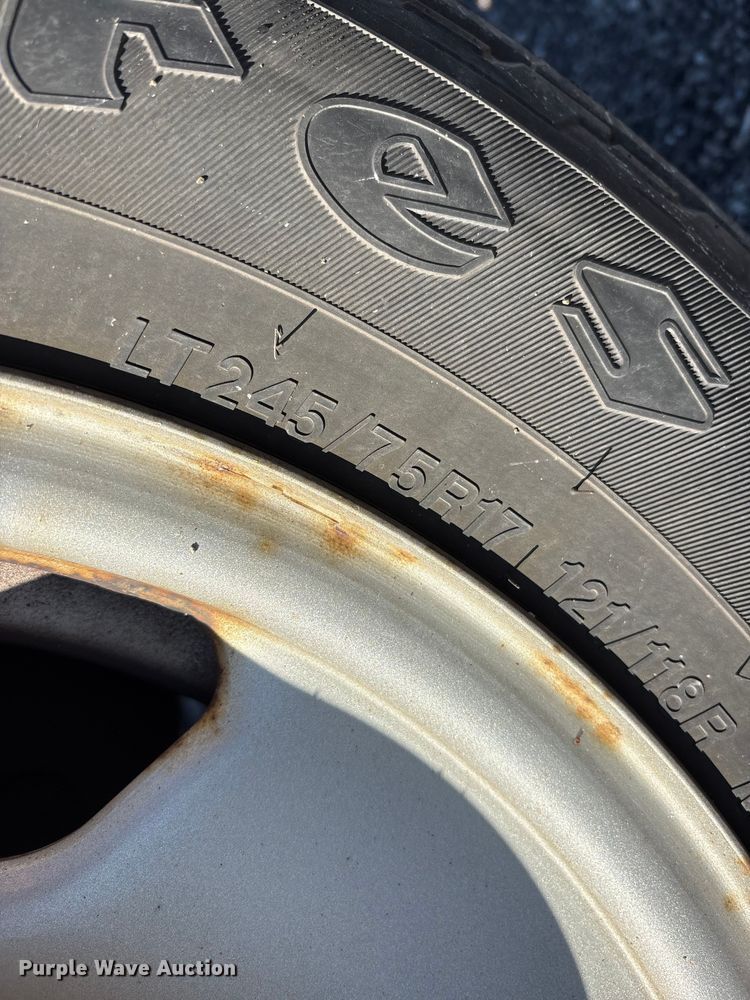 image for item FK1255 2006 Ford F250 Super Duty XL pickup truck cab and chassis