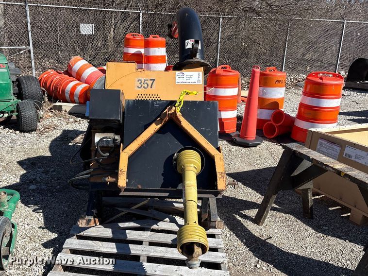 image for item FK1260 1999 Woods 8100 wood chipper