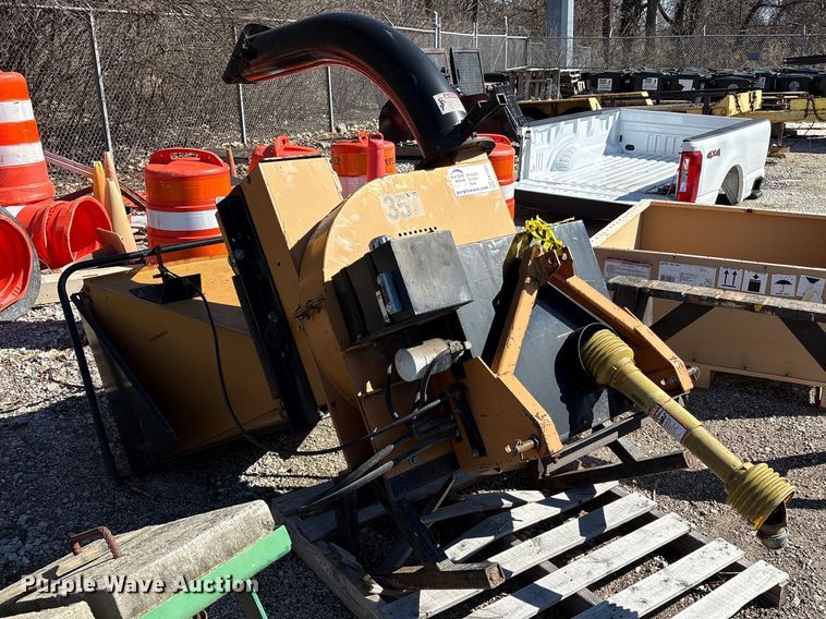 image for item FK1260 1999 Woods 8100 wood chipper