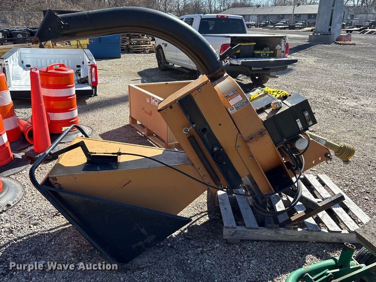 image for item FK1260 1999 Woods 8100 wood chipper