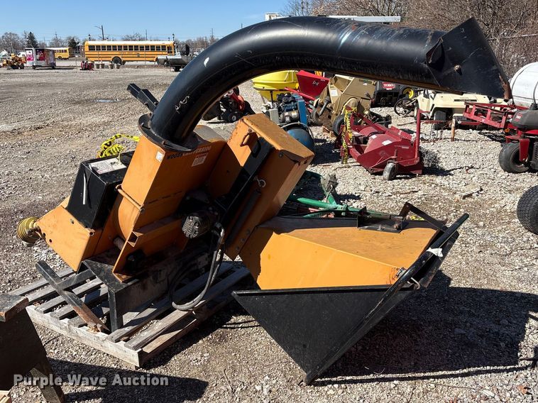 image for item FK1260 1999 Woods 8100 wood chipper