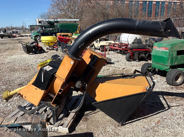 image for item FK1260 1999 Woods 8100 wood chipper