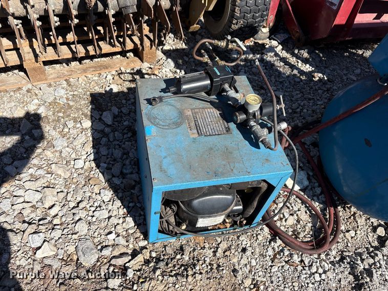 image for item FK1261 Emqlo 2-E025-80 air compressor