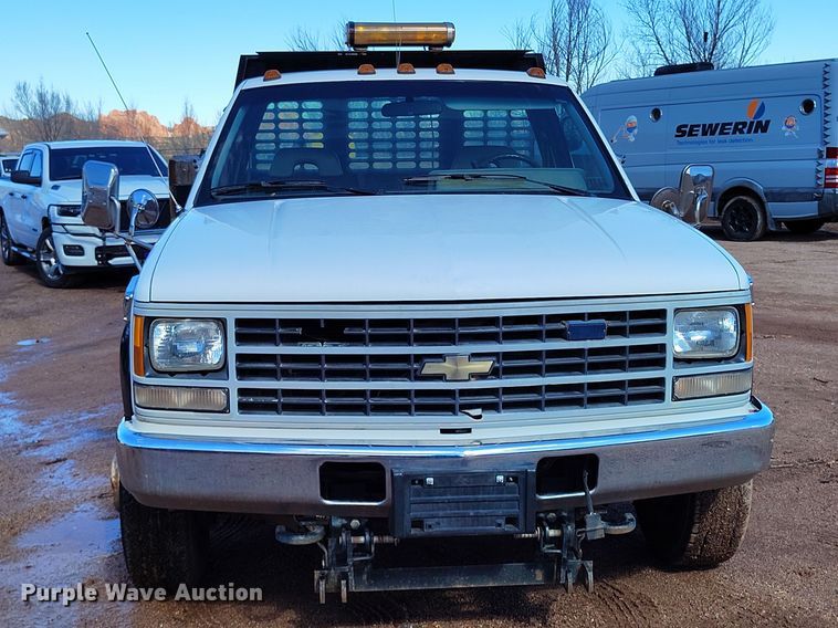 image for item IH9456 1993 Chevrolet Cheyenne 3500 dump flatbed pickup truck