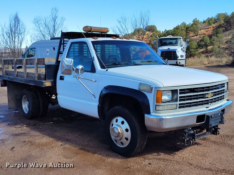 image for item IH9456 1993 Chevrolet Cheyenne 3500 dump flatbed pickup truck