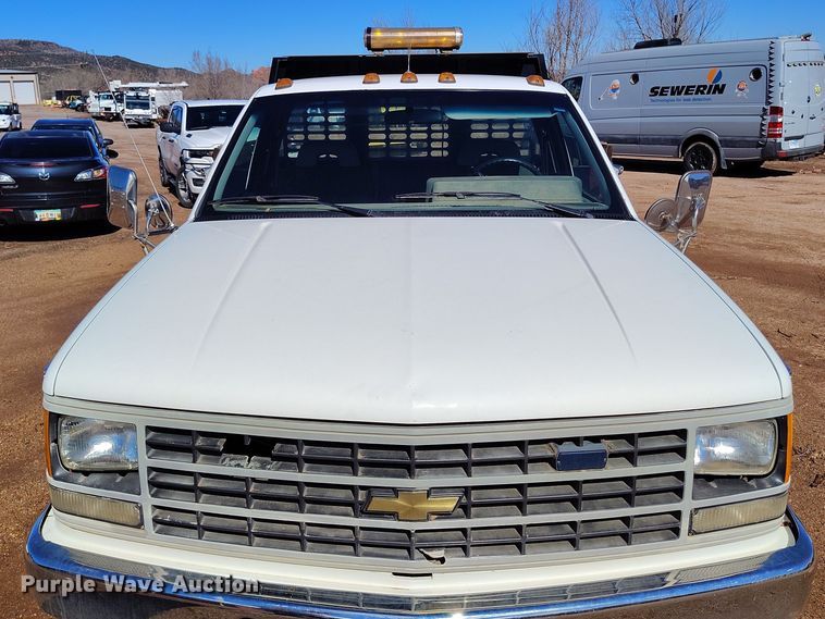 image for item IH9456 1993 Chevrolet Cheyenne 3500 dump flatbed pickup truck