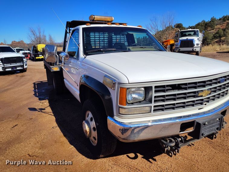 image for item IH9456 1993 Chevrolet Cheyenne 3500 dump flatbed pickup truck