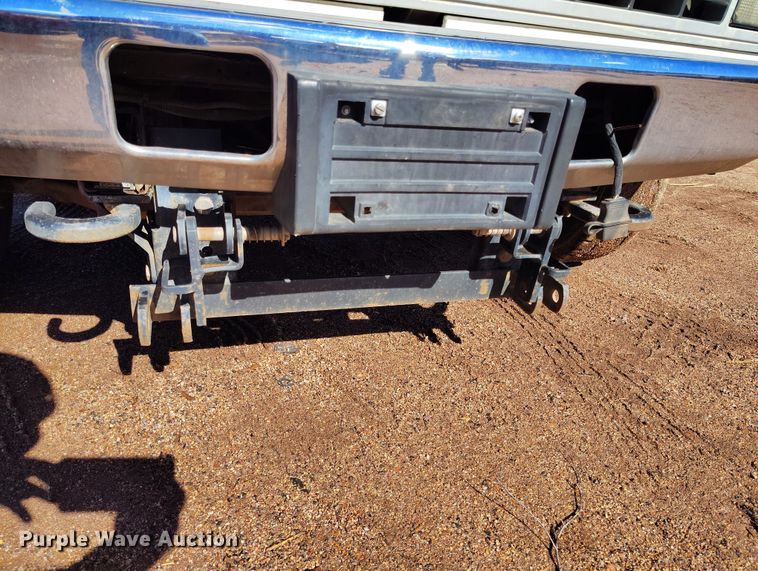 image for item IH9456 1993 Chevrolet Cheyenne 3500 dump flatbed pickup truck
