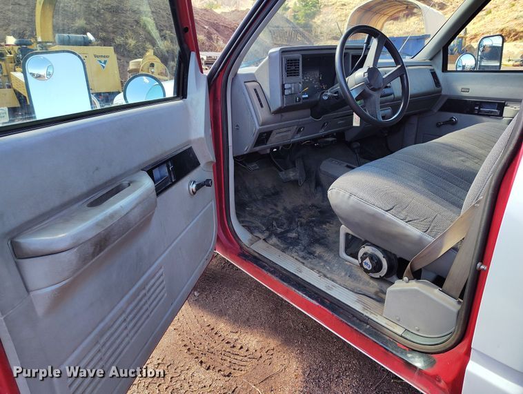 image for item IH9456 1993 Chevrolet Cheyenne 3500 dump flatbed pickup truck