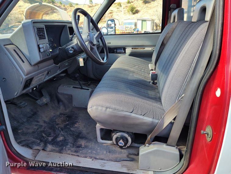 image for item IH9456 1993 Chevrolet Cheyenne 3500 dump flatbed pickup truck