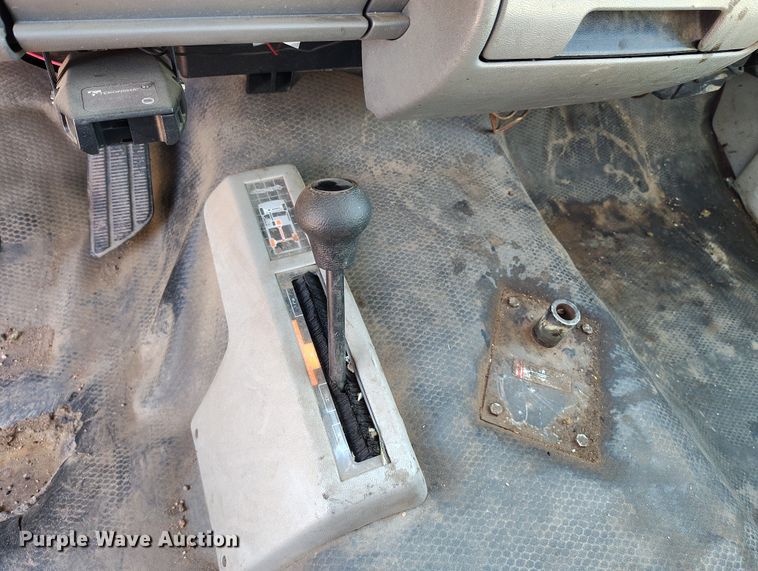 image for item IH9456 1993 Chevrolet Cheyenne 3500 dump flatbed pickup truck