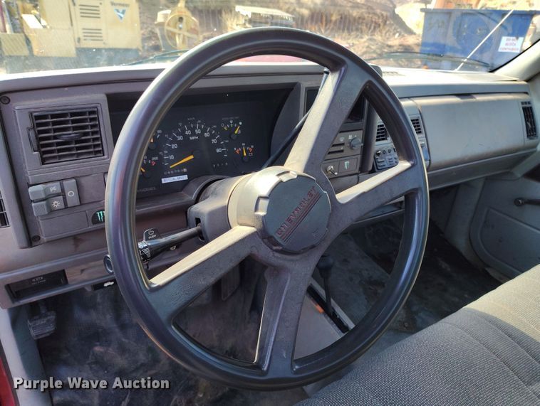 image for item IH9456 1993 Chevrolet Cheyenne 3500 dump flatbed pickup truck