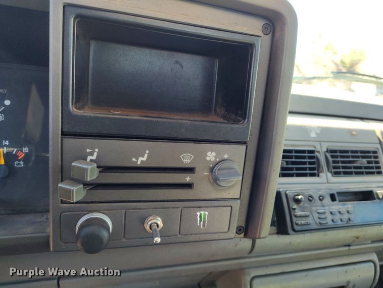 image for item IH9456 1993 Chevrolet Cheyenne 3500 dump flatbed pickup truck