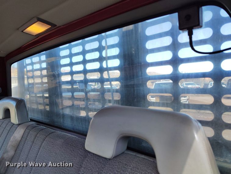 image for item IH9456 1993 Chevrolet Cheyenne 3500 dump flatbed pickup truck