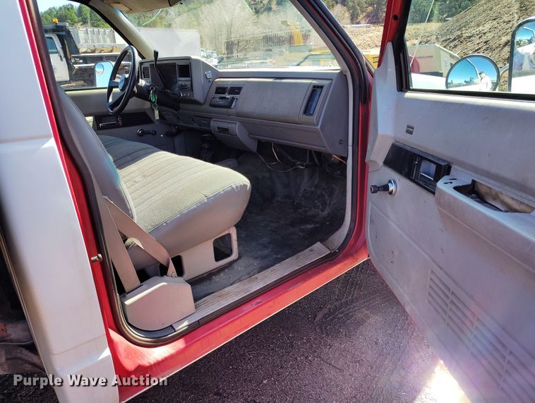 image for item IH9456 1993 Chevrolet Cheyenne 3500 dump flatbed pickup truck