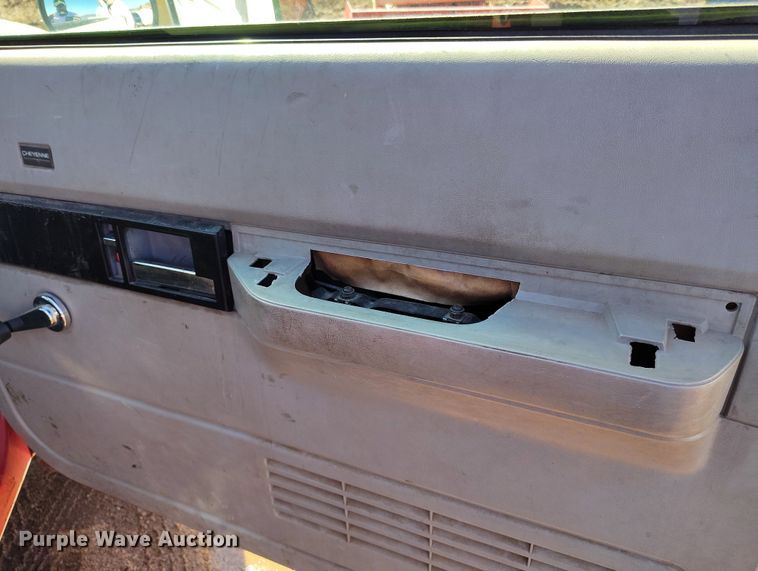 image for item IH9456 1993 Chevrolet Cheyenne 3500 dump flatbed pickup truck