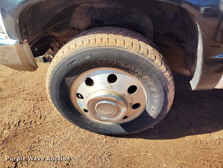 image for item IH9456 1993 Chevrolet Cheyenne 3500 dump flatbed pickup truck