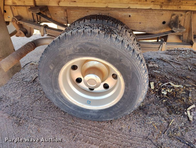 image for item IH9456 1993 Chevrolet Cheyenne 3500 dump flatbed pickup truck