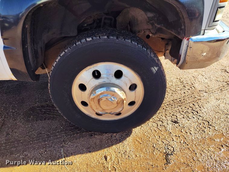 image for item IH9456 1993 Chevrolet Cheyenne 3500 dump flatbed pickup truck