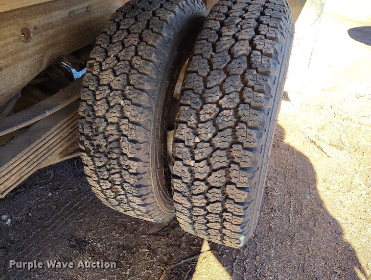 image for item IH9456 1993 Chevrolet Cheyenne 3500 dump flatbed pickup truck