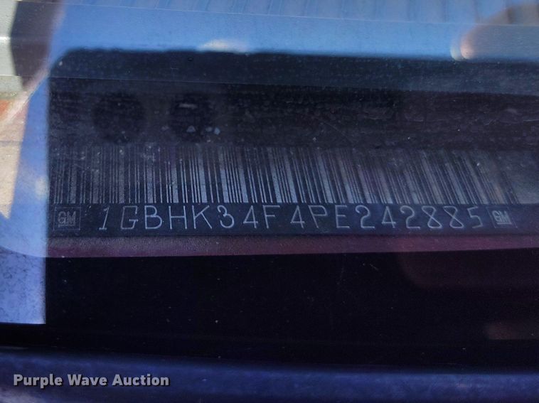 image for item IH9456 1993 Chevrolet Cheyenne 3500 dump flatbed pickup truck