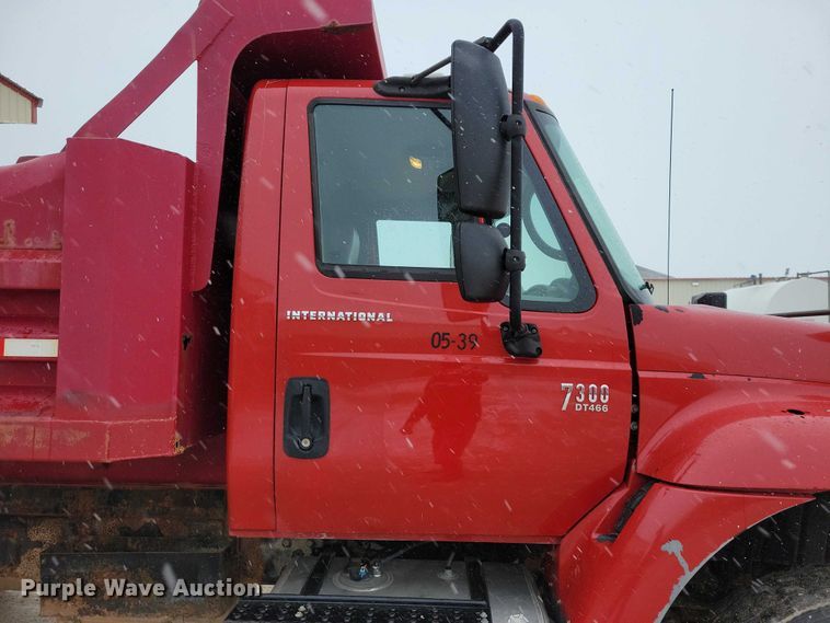 image for item NK9867 2003 International 7300 dump truck