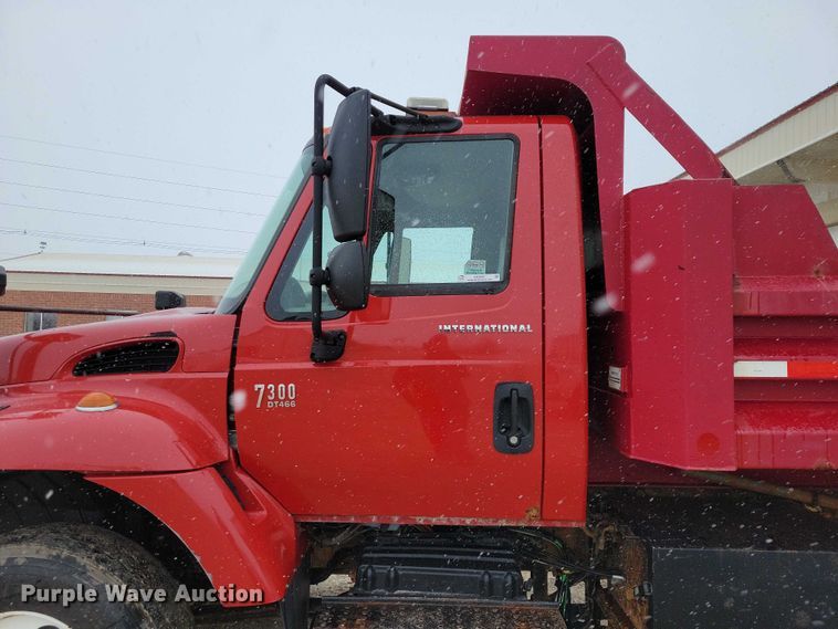 image for item NK9867 2003 International 7300 dump truck