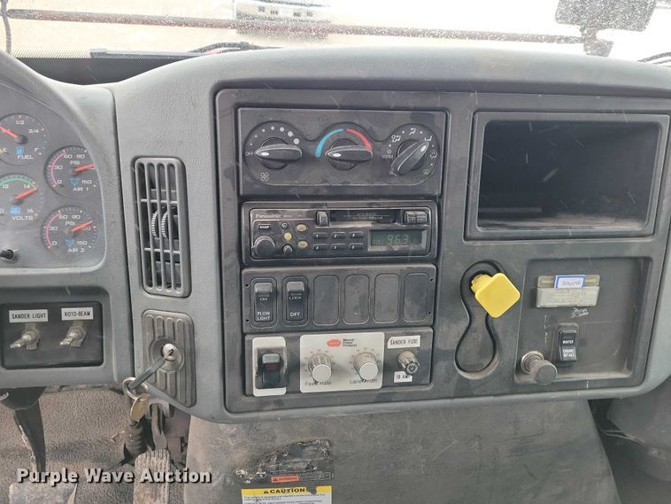 image for item NK9867 2003 International 7300 dump truck