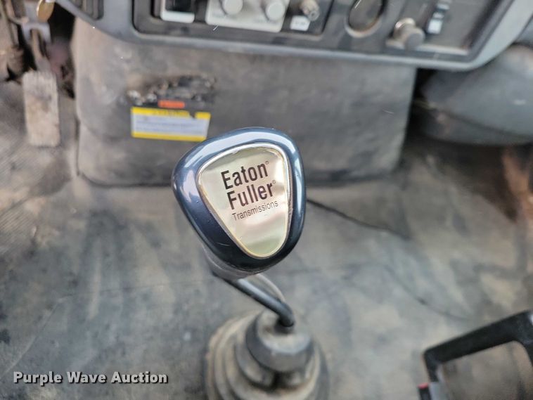 image for item NK9867 2003 International 7300 dump truck