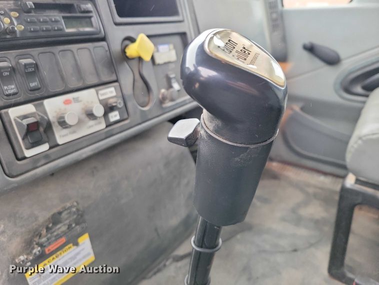 image for item NK9867 2003 International 7300 dump truck