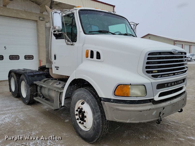 image for item NK9868 2005 Sterling 9500 semi truck