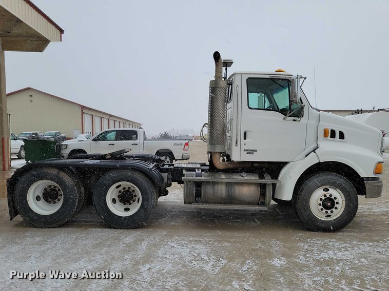 image for item NK9868 2005 Sterling 9500 semi truck