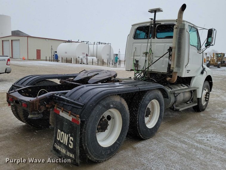 image for item NK9868 2005 Sterling 9500 semi truck