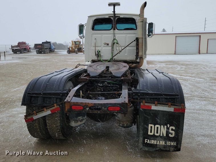 image for item NK9868 2005 Sterling 9500 semi truck