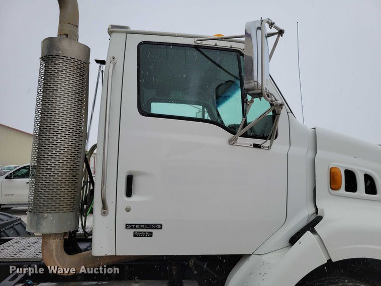 image for item NK9868 2005 Sterling 9500 semi truck