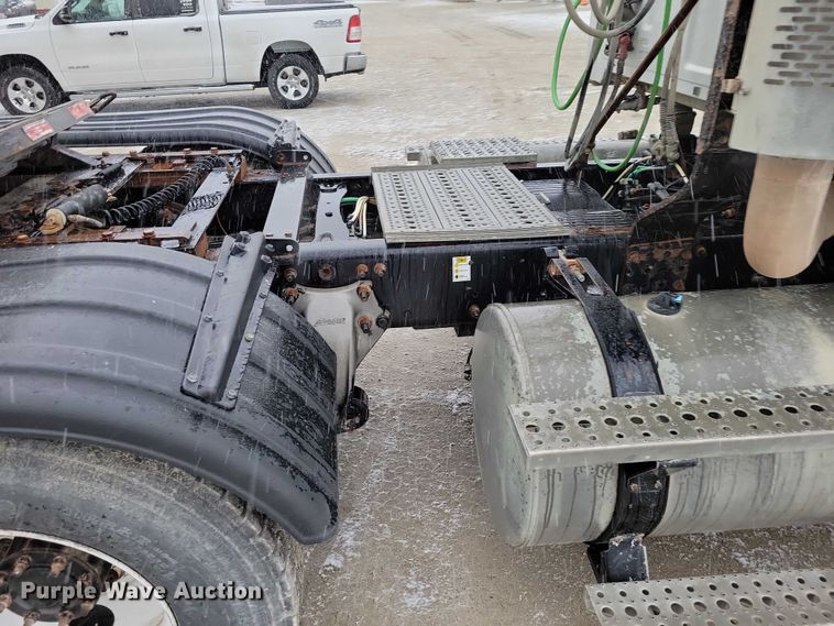 image for item NK9868 2005 Sterling 9500 semi truck