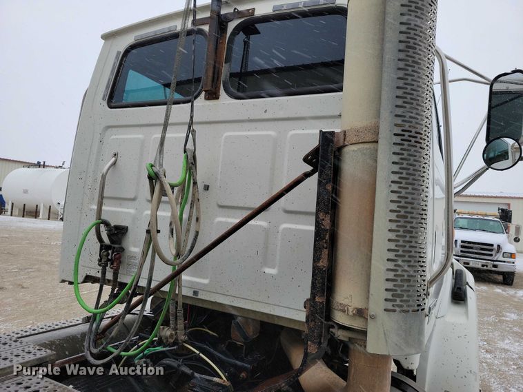 image for item NK9868 2005 Sterling 9500 semi truck