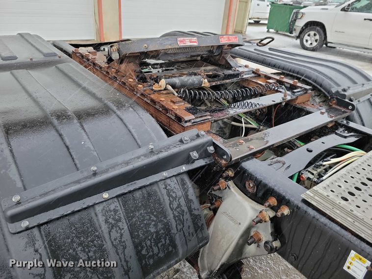 image for item NK9868 2005 Sterling 9500 semi truck