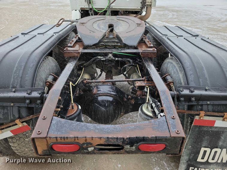 image for item NK9868 2005 Sterling 9500 semi truck