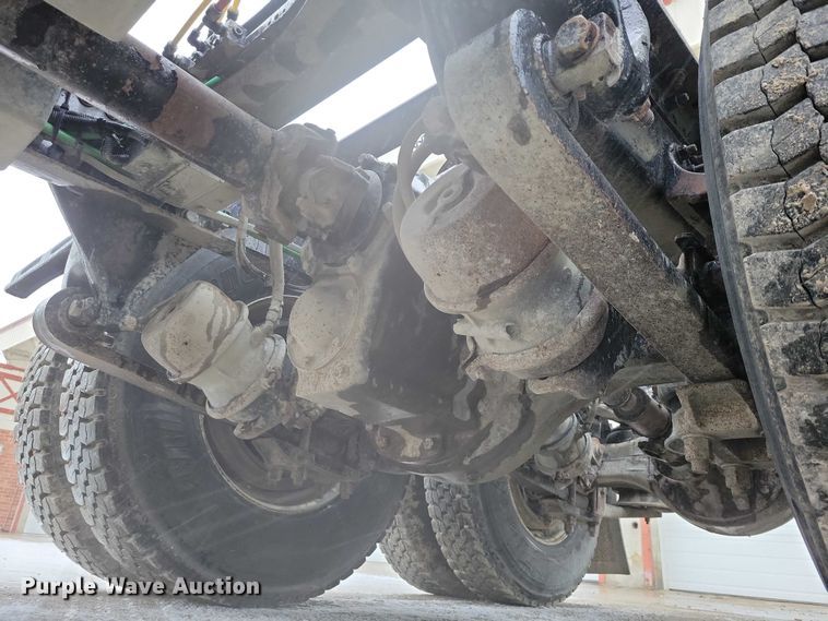 image for item NK9868 2005 Sterling 9500 semi truck