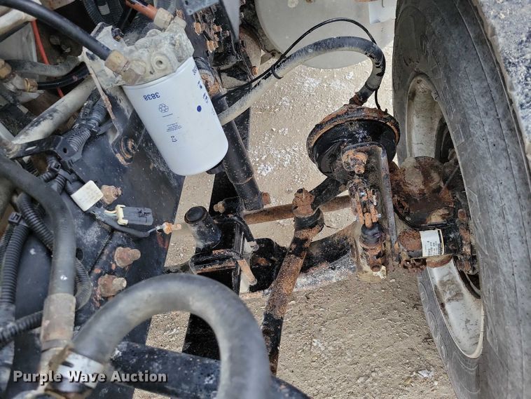 image for item NK9868 2005 Sterling 9500 semi truck