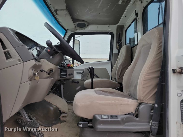 image for item NK9868 2005 Sterling 9500 semi truck