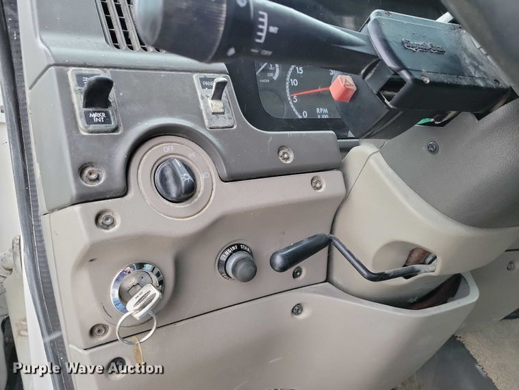 image for item NK9868 2005 Sterling 9500 semi truck