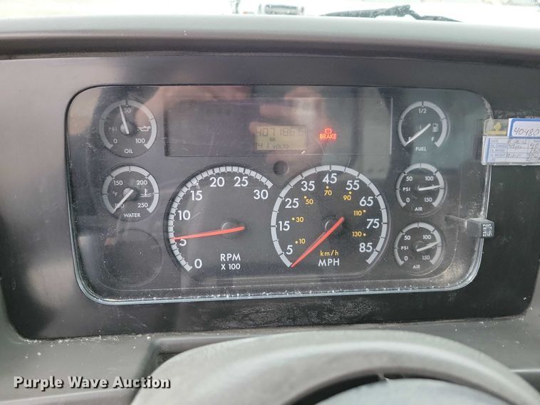 image for item NK9868 2005 Sterling 9500 semi truck