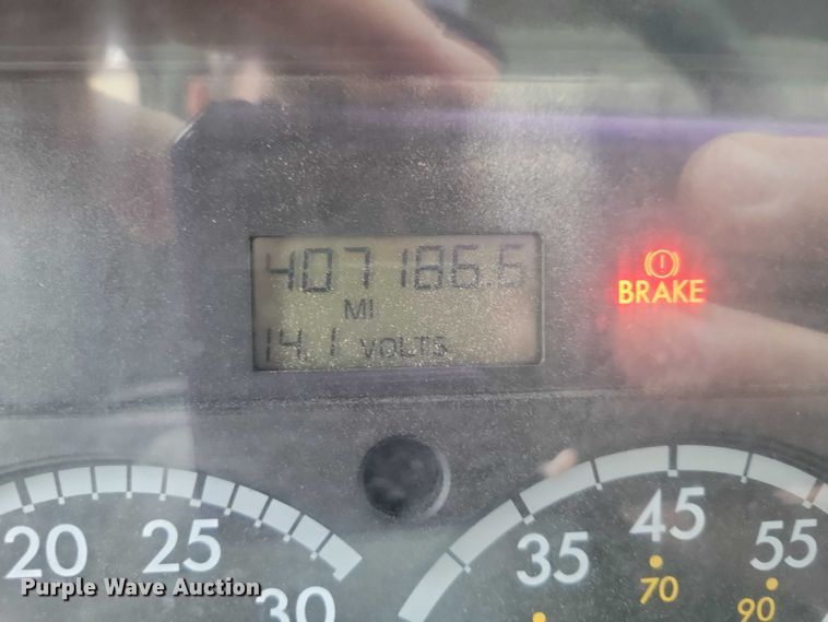 image for item NK9868 2005 Sterling 9500 semi truck