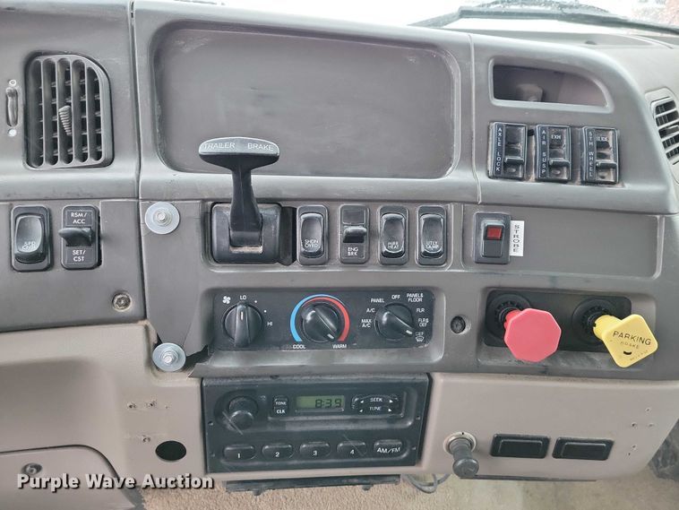 image for item NK9868 2005 Sterling 9500 semi truck