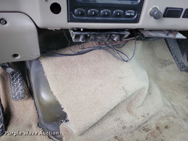 image for item NK9868 2005 Sterling 9500 semi truck