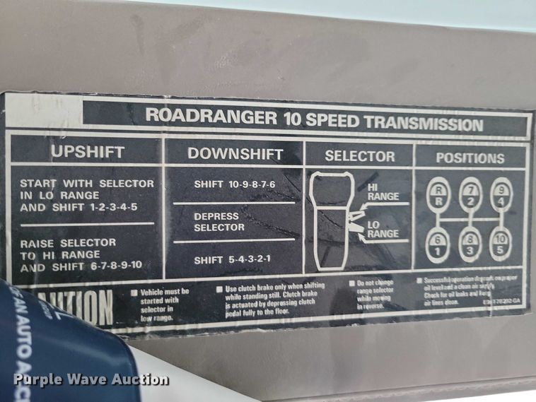 image for item NK9868 2005 Sterling 9500 semi truck